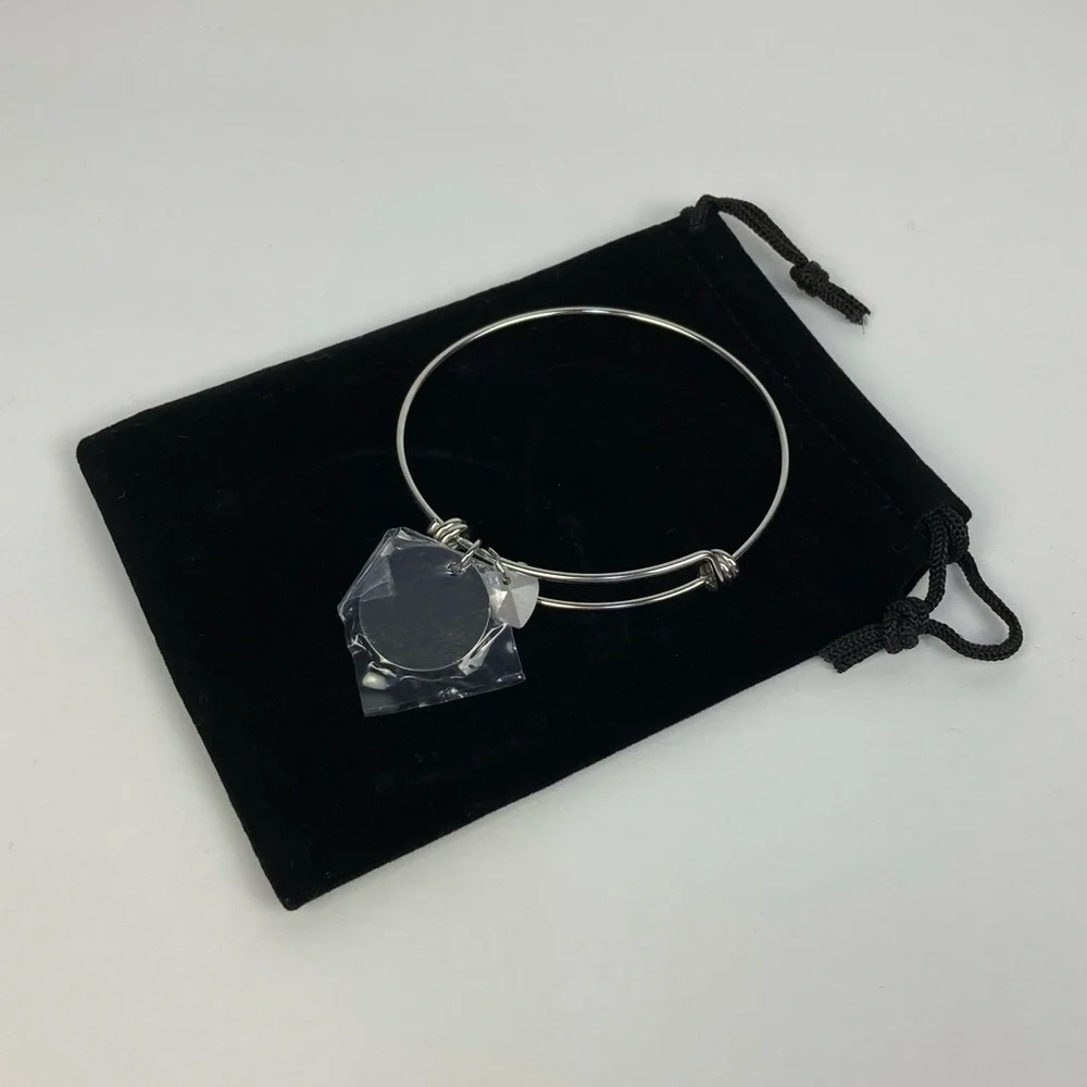 🆕 “U” Initial Adjustable Bracelet with Heart NWT 💜